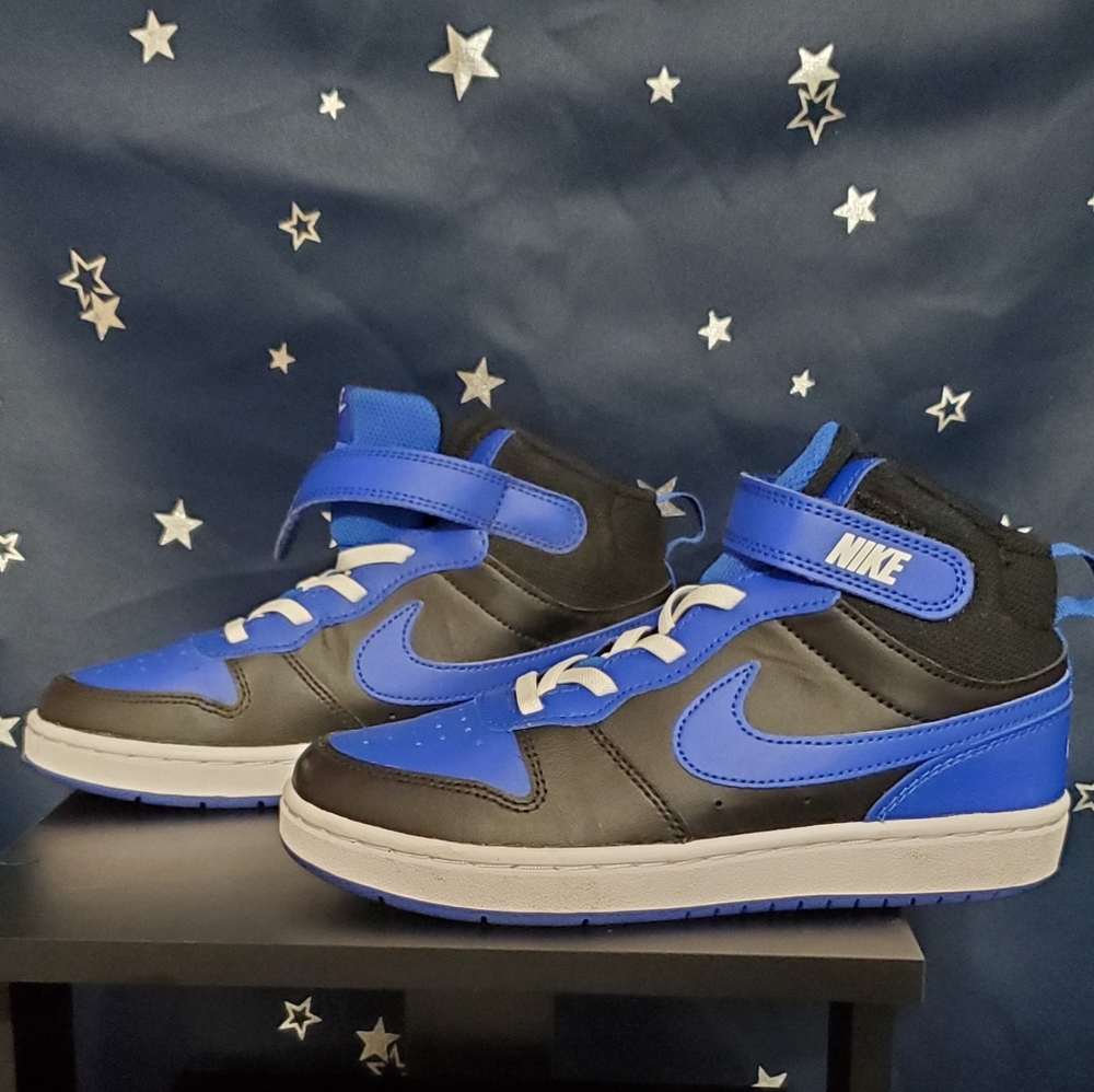 Boys Court Nike Borough Mid 2